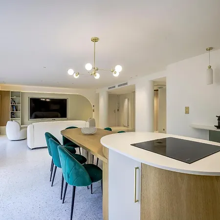 Perle Rare Au Coeur De La Pinede Antibes