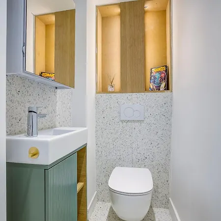 Perle Rare Au Coeur De La Pinede