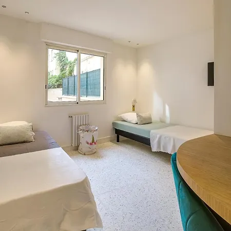 Perle Rare Au Coeur De La Pinede