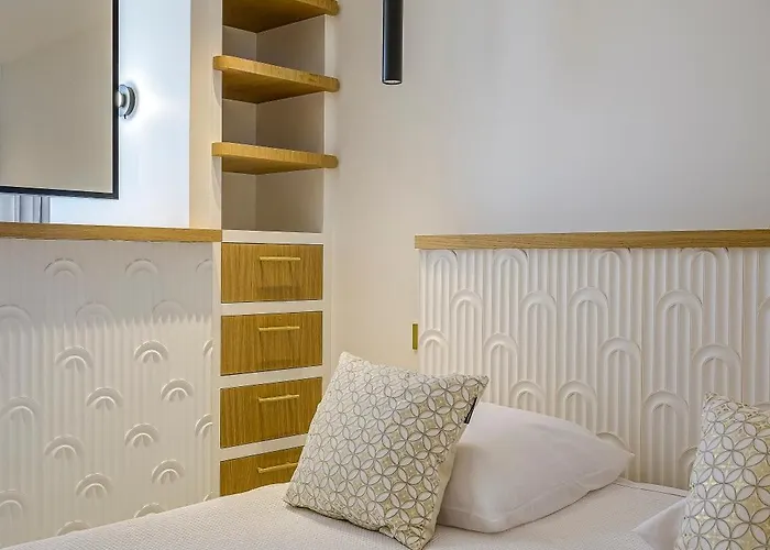 Apartment Perle Rare Au Coeur De La Pinede Antibes