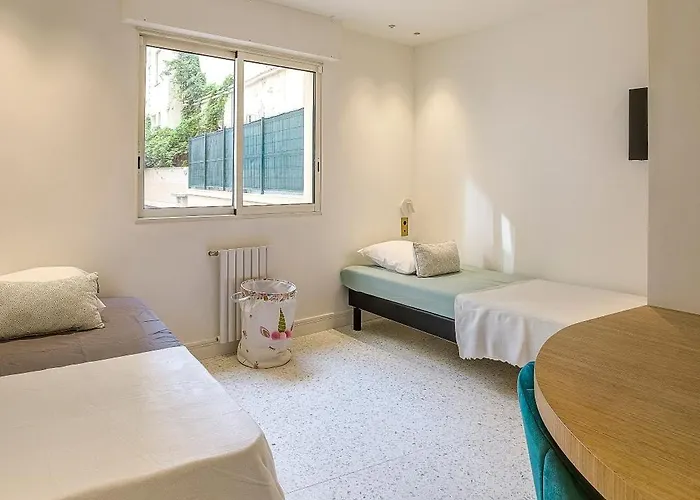 Perle Rare Au Coeur De La Pinede